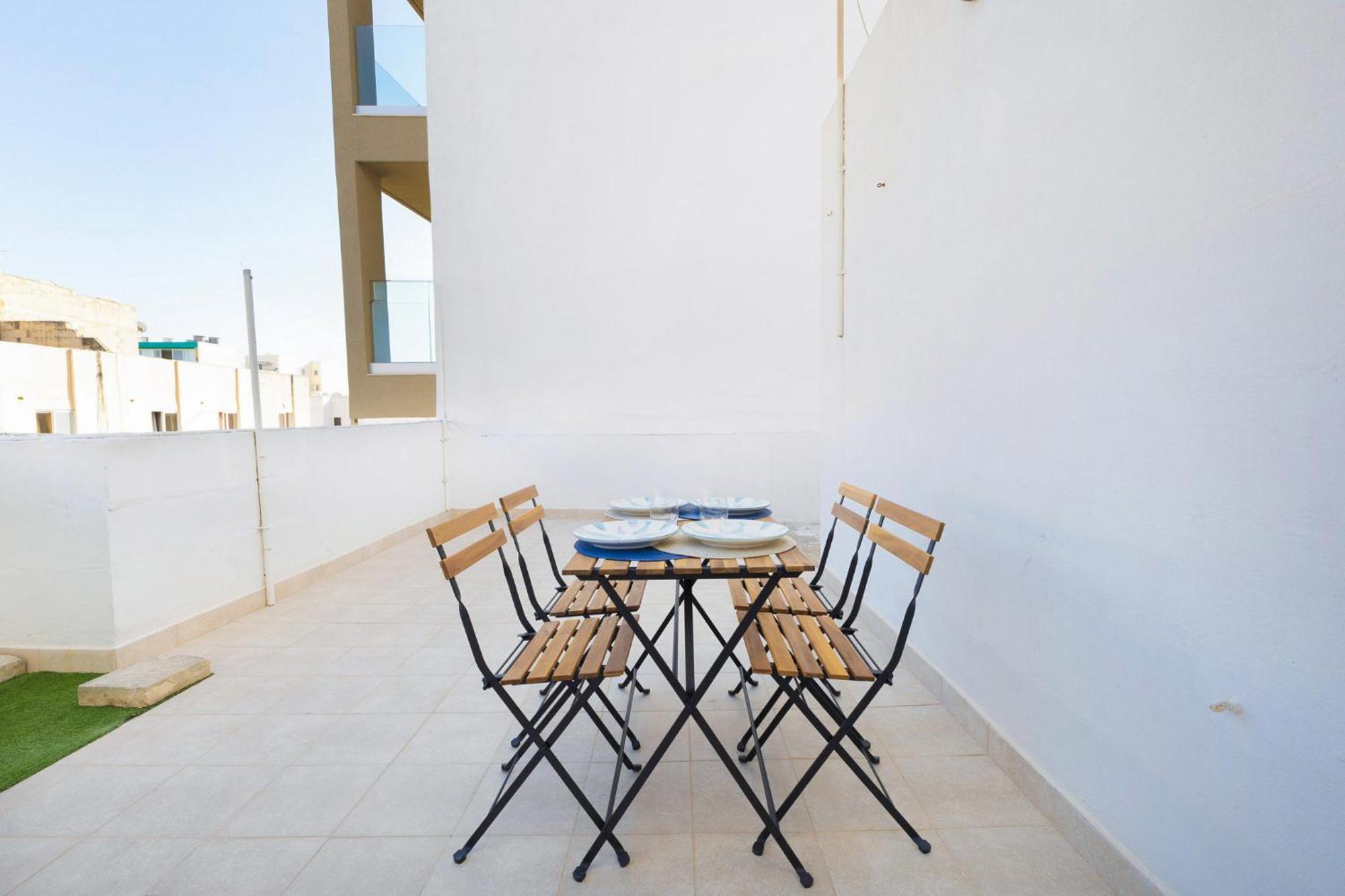 Spacious 2Br Penthouse With A Large Front-Terrace - Close To Bugibba Perched Beach St. Paul's Bay Ngoại thất bức ảnh